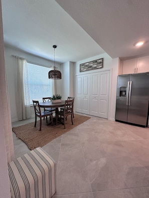 Interior - Wellen Park 2-bedroom condo Golf course pool pickleball tennis Venice North port (Venice)