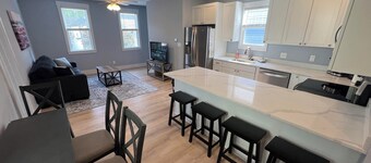 Central Home 3min to downtown + private parking + 10% off Ark, Aquarium, and Zoo