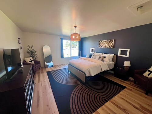 Brand new Cozy apartment in lovely Forks with WiFi,