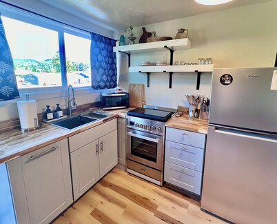 Brand new Cozy apartment in lovely Forks with WiFi,