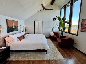 5 bedrooms, desk, iron/ironing board, free WiFi