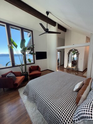 5 bedrooms, desk, iron/ironing board, free WiFi - Cliff house with 5 king bedrooms, Sauna, and 2 Hot Tubs! (Bremerton)