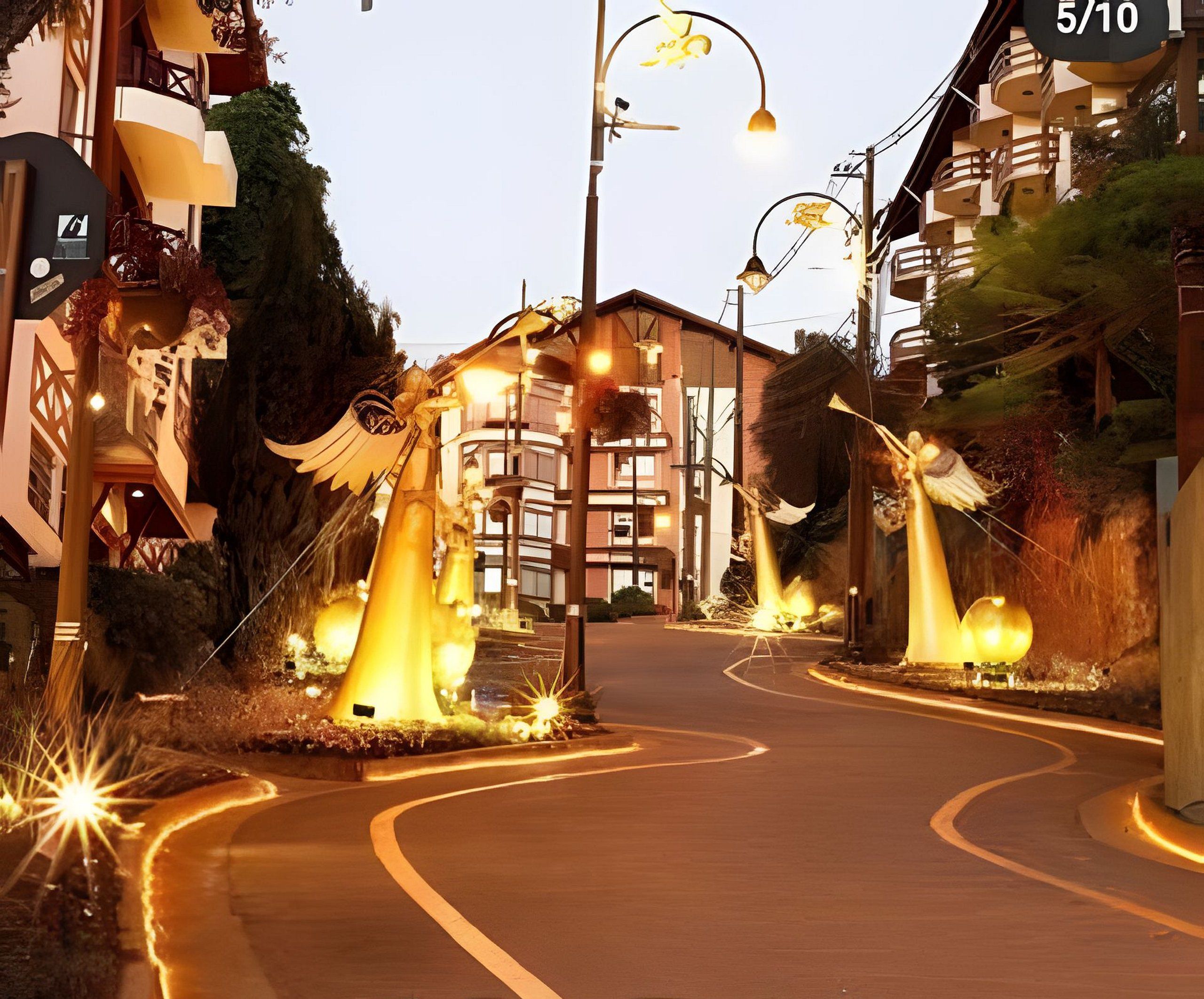 Una calle con una carretera serpenteante, farolas y un edificio con balcones.