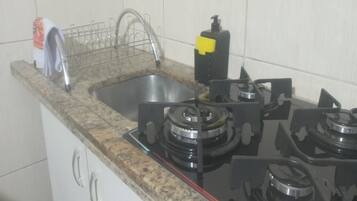 1 quarto, espaço de trabalho para notebook, Wi-Fi de cortesia