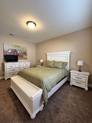 3 bedrooms, iron/ironing board, WiFi, bed sheets