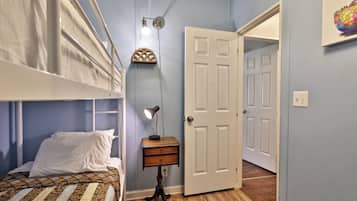 3 bedrooms, iron/ironing board, free WiFi, bed sheets