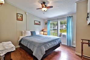 3 bedrooms, iron/ironing board, free WiFi, bed sheets - The Bomoseen Bungalow: Vermont Lake House with Private Dock (Bomoseen)