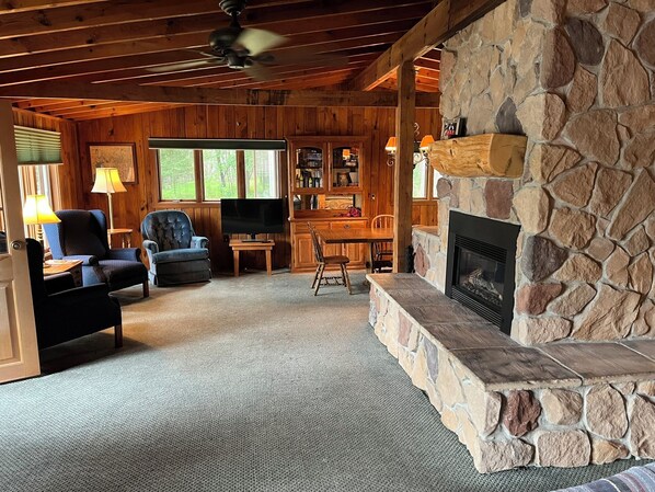 Smart TV, fireplace