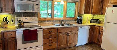 ثلاجة، ميكروويف، فرن، موقد طهي مسطح