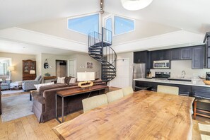 Interior - Amazing Top Floor Ghostrider (Telluride)