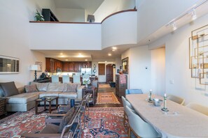 Interior - Lorian on the Slopes (Telluride)