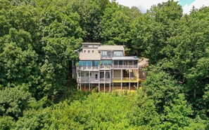 Exterior - Mountain Top Escape - Stunning mountain views & bubbling hot tub! (Jasper)