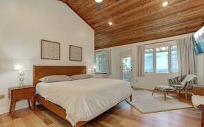 4 bedrooms, desk, free WiFi, bed sheets - Mountain Top Escape - Stunning mountain views & bubbling hot tub! (Jasper)