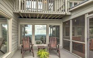 Outdoor dining - Mountain Top Escape - Stunning mountain views & bubbling hot tub! (Jasper)