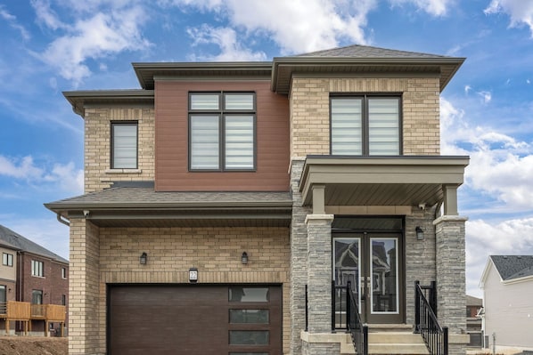 Exterior - New 4 Beds & 3 Baths with Parking at Haldimand Ontario (HALDIMAND)