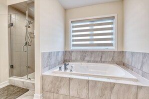 Hair dryer, towels, soap, toilet paper - New 4 Beds & 3 Baths with Parking at Haldimand Ontario (HALDIMAND)