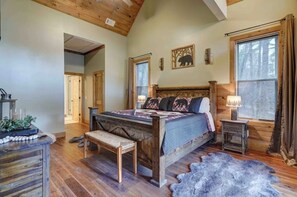 4 bedrooms, travel cot, WiFi, bed sheets - Riverfront Cabin — Hot Tub, Bar, & Fireplace (Ellijay)