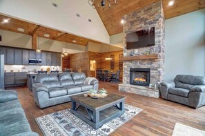 Smart TV, fireplace - Riverfront Cabin — Hot Tub, Bar, & Fireplace (Ellijay)