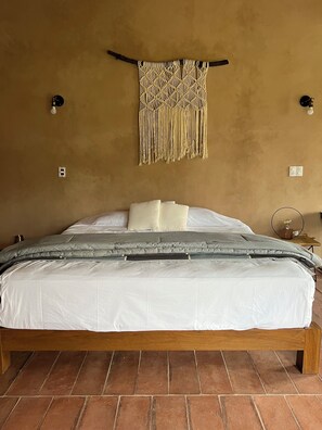 5 bedrooms, WiFi, bed sheets