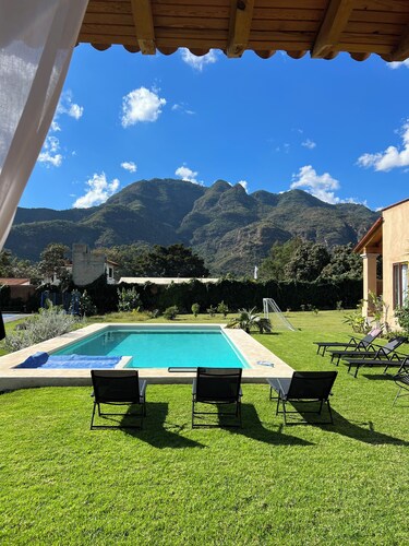 5-bedroom house with spectacular views of Malinalco with WiFi