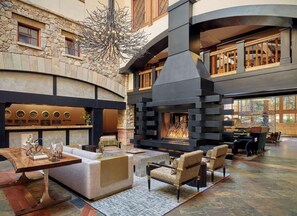 Interior - 4-Bedroom Private Condo within a 5 Star Hotel, Ski-in/Ski-out base camp - Vail Village Location (Vail)