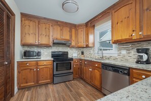 Fridge, microwave, oven, stovetop - 4770- I'm Free 4-bed 2-bath semi-oceanfront home, private pool, hot tub, short walk to beach (Kitty Hawk)