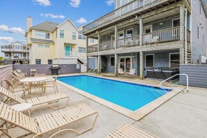 Lämmitetty uima-allas