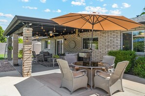Outdoor dining - Heated Pool- Prime Scottsdale-Sunlit Haven (Phoenix)