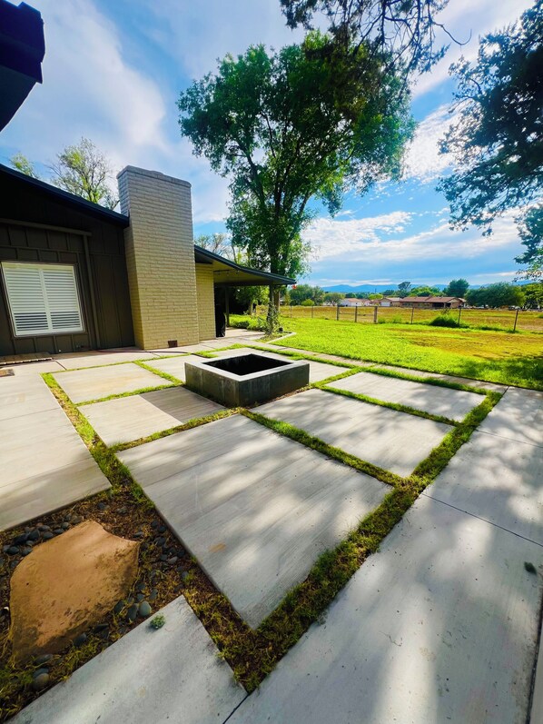 Terrace/patio - ! NEW ! Arizona Wine House. Centrally located in the Heart of the Verde Valley. (Rimrock)