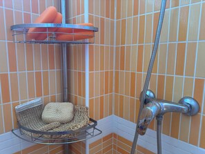 Shower, hair dryer, bidet, towels - BEAUTIFUL APARTMENT 7 PEOPLE IN COSTA DEL SOL, 
 POOL AND 7 MINUTES FROM THE SEA (Fuengirola)