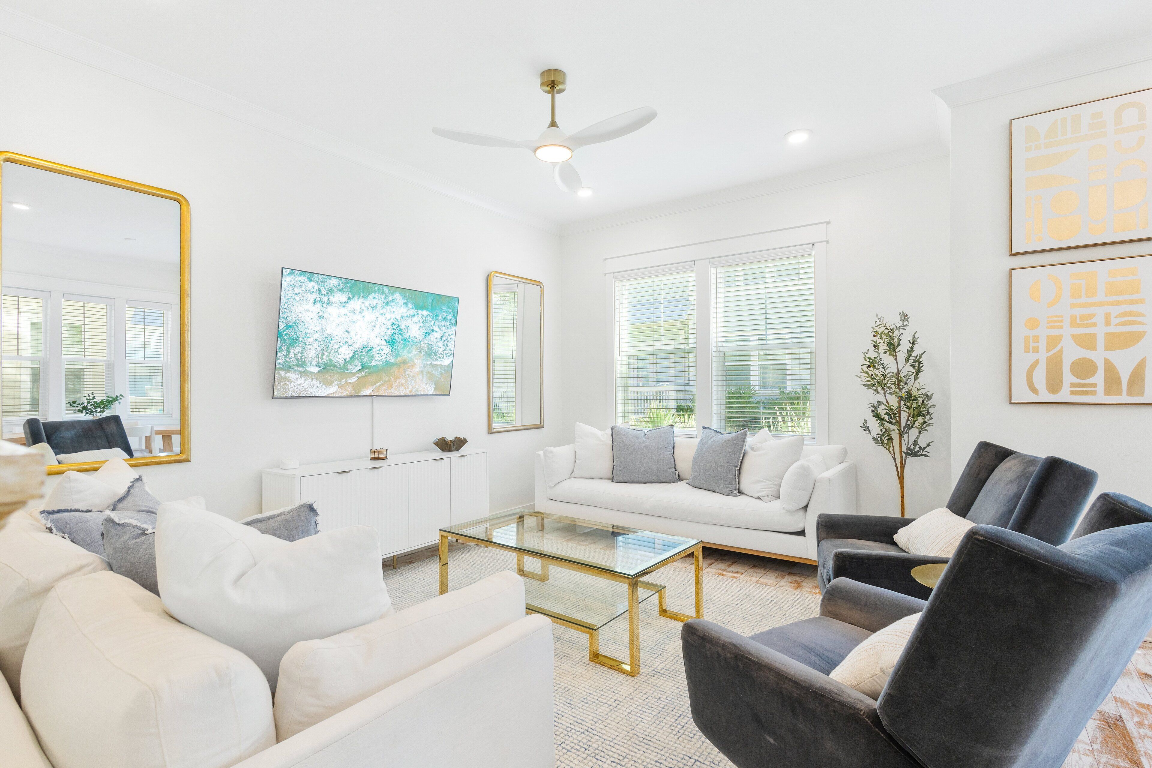 Smart-tv en een tafeltennistafel