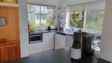 Køleskab, mikrobølgeovn, ovn, kogeplade