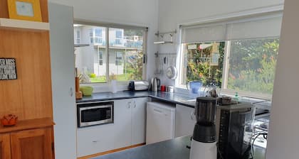 11A Seaview.
Ocean and Otway Ranges views. Close to beach. Pet friendly.