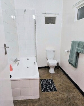 Towels, soap, shampoo, toilet paper