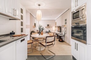 Fridge, microwave, oven, stovetop