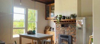 Beautiful Havelock North Country Cottage on Organic Orchard. Pet friendly.