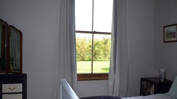 3 bedrooms, desk, iron/ironing board, WiFi