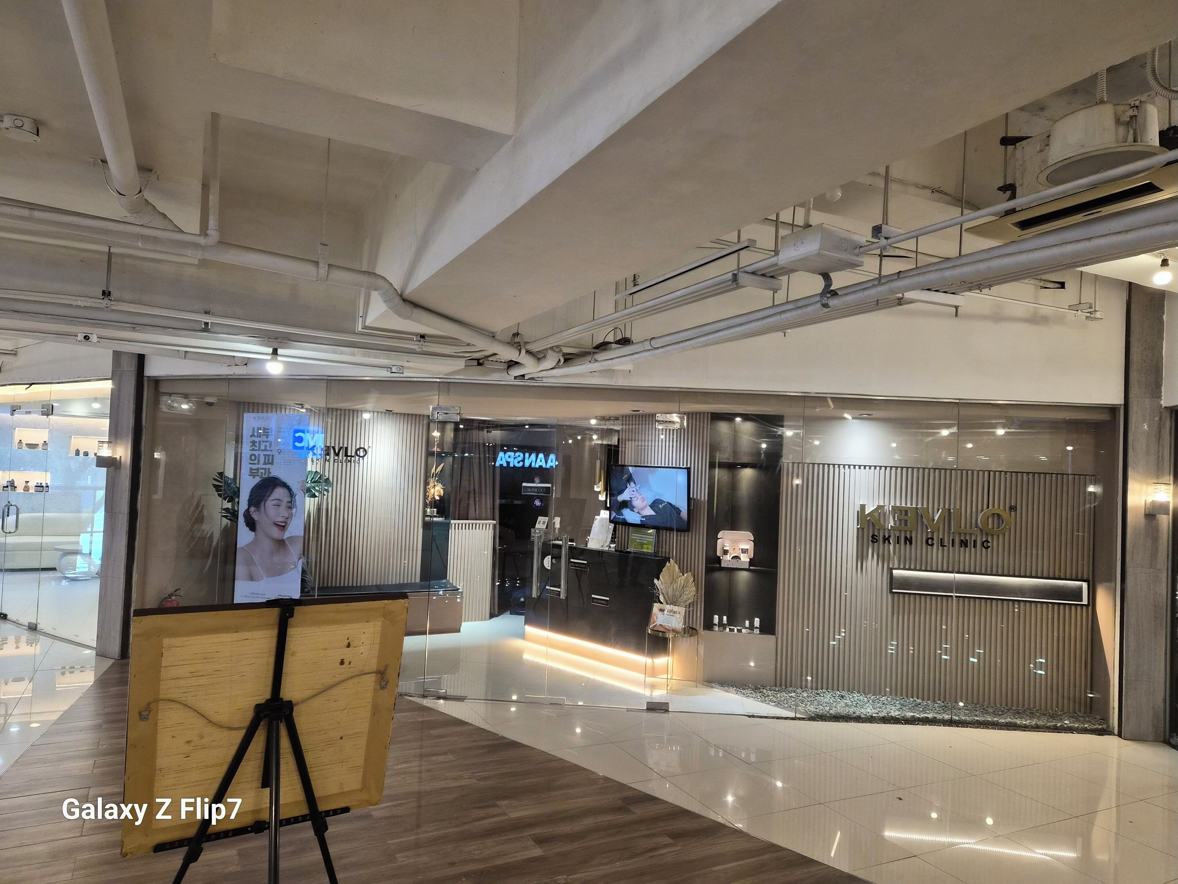 サウナ、ホットストーンマッサージ、ディープティシュー マッサージ、スウェーデン式マッサージ、タイ式マッサージ、マッサージ