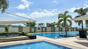 8 piscines extérieures