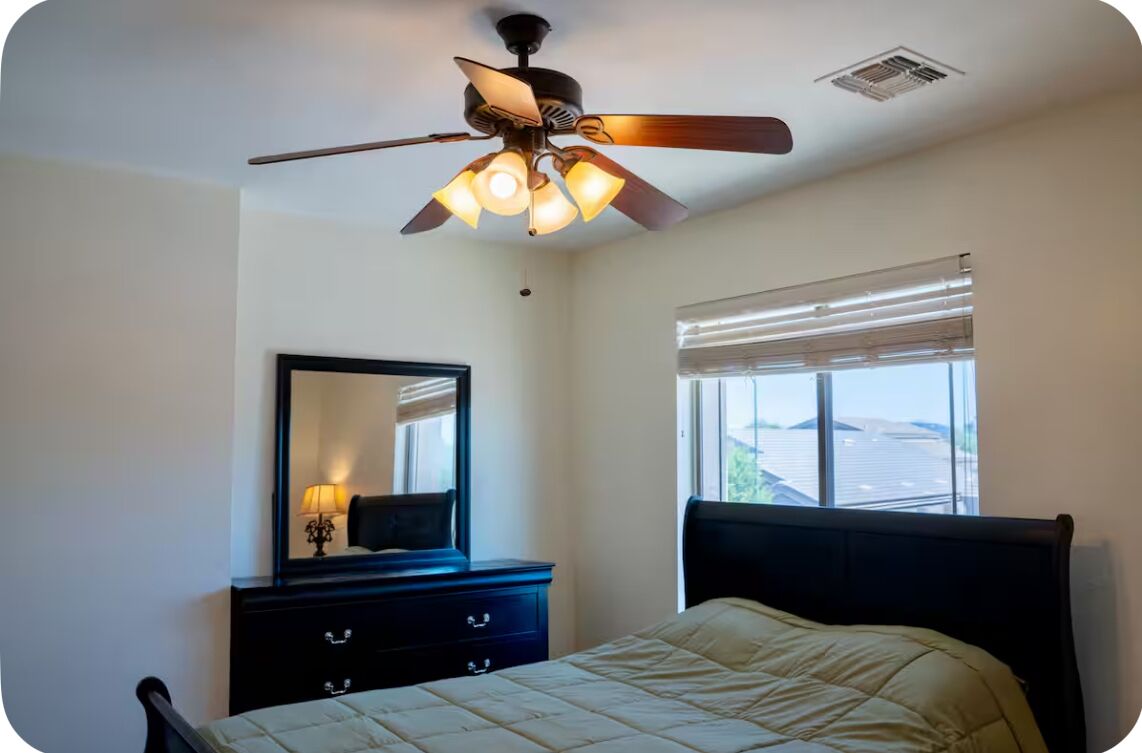 6 slaapkamers, een bureau, een strijkplank/strijkijzer, gratis wifi