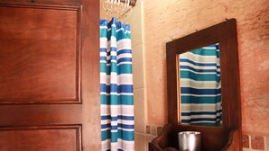 Habitación clásica, balcón | Baño