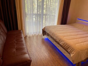 4 bedrooms, iron/ironing board, free WiFi, bed sheets