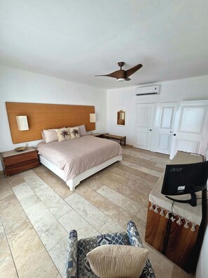 1 bedroom, in-room safe, desk, iron/ironing board