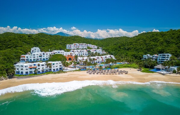 海灘、躺椅、沙灘巾