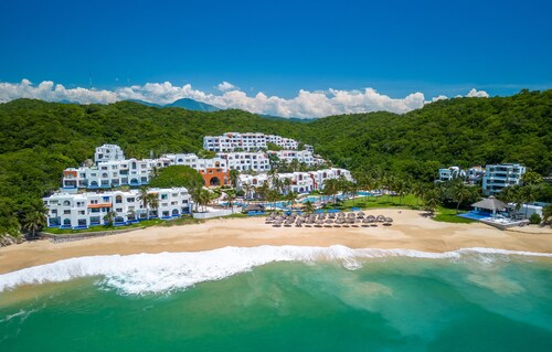 Best Location on Property ~ Beachfront ~ Private Pool ~ Top Floor Corner Unit