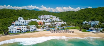 Best Location on Property ~ Beachfront ~ Private Pool ~ Top Floor Corner Unit