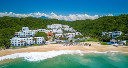 Best Location on Property ~ Beachfront ~ Private Pool ~ Top Floor Corner Unit