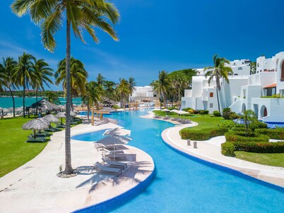 Top Floor Corner Unit ~ Beachfront ~ Private Pool