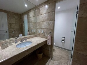 淋浴設備、風筒、提供毛巾、番梘