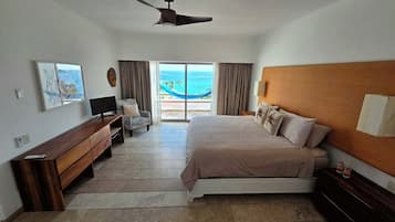 1 habitación, caja de seguridad en la habitación y escritorio